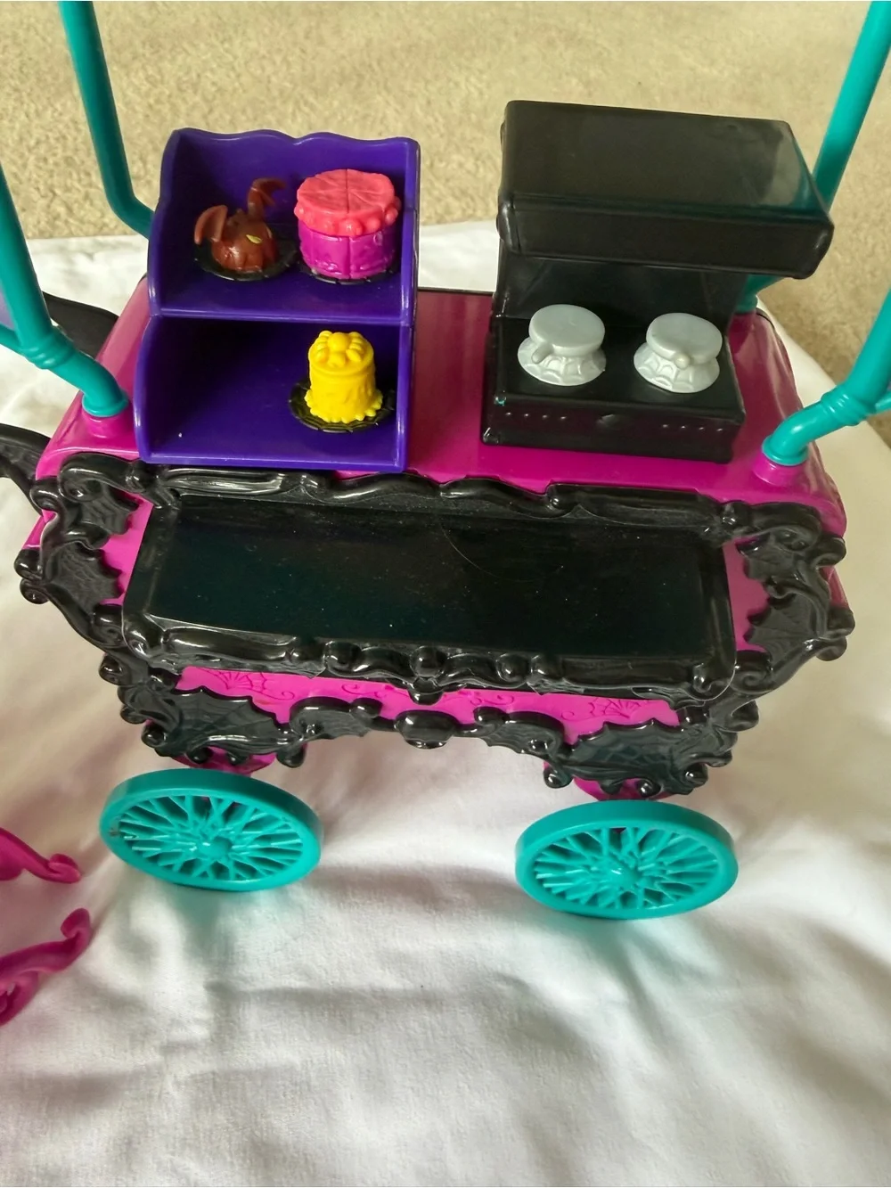 Monster High Scaris: City of Frights Café Cart Playset 2012